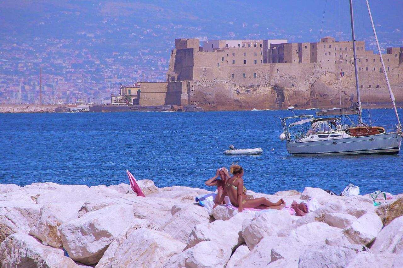 Grande & Caratteristico Dietro La Cattedrale Naples Luaran gambar