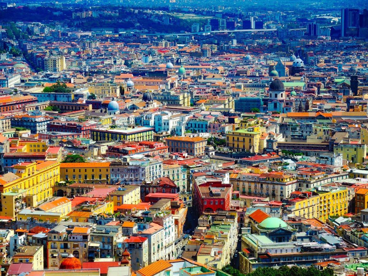 Grande & Caratteristico Dietro La Cattedrale Naples Luaran gambar