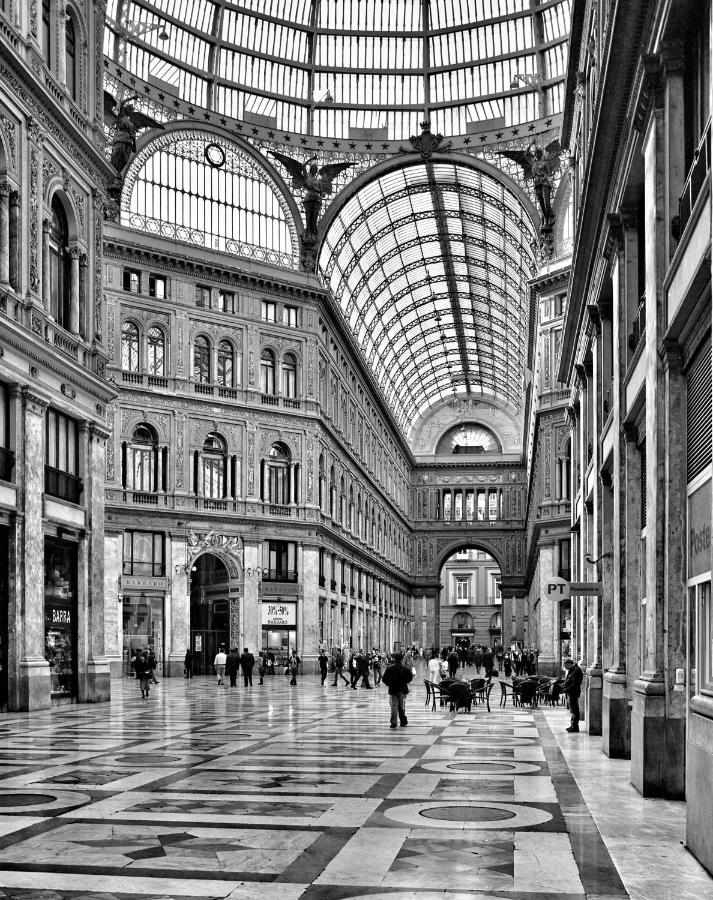 Grande & Caratteristico Dietro La Cattedrale Naples Luaran gambar